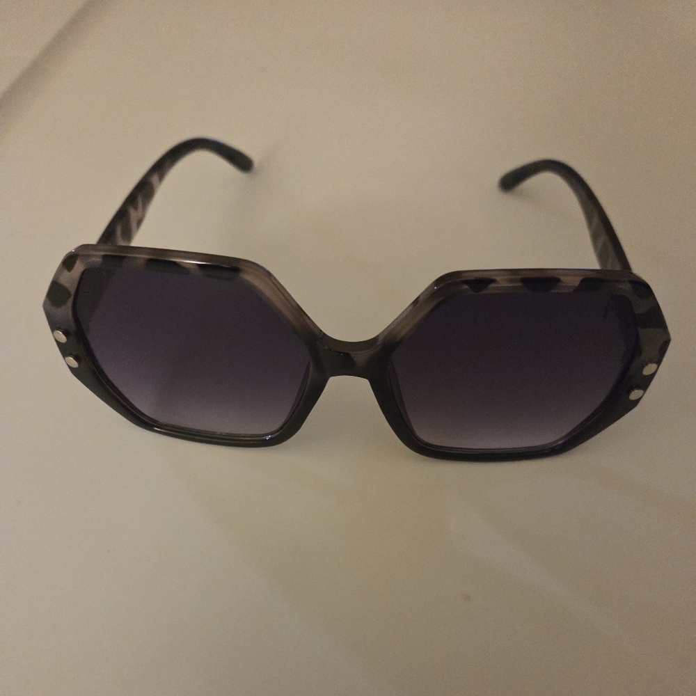 Simply Vera Gray and Black Tortoise Shell Sunglasses